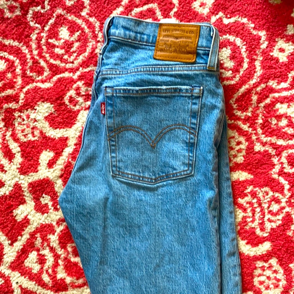 Levi wedgy skinny jeans never worn